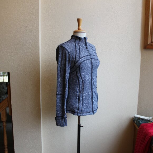 Lululemon Women's Heather Grey Nulu Define Full Zip Jacket Size 8 - Picture 2 of 3